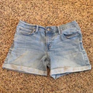 womans levis light wash cuffed shorts 27 waist